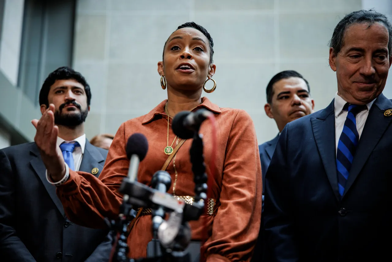 Democrats Stay Mum On Keeping Indicted Lawmaker’s Campaign Cash