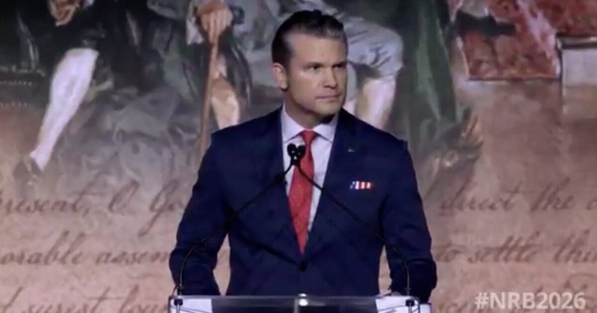 Crowd Erupts As Pete Hegseth Proudly Declares “As long as I have breath, I will say Christ is King!
