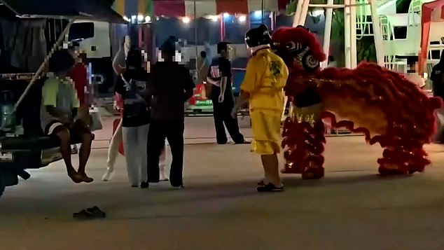 Moment Thai police disguised in dragon costumes arrest thief