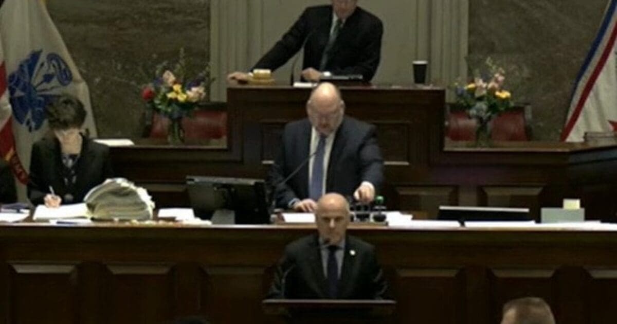 Tennessee Lawmakers Pass Bill Challenging Gay Marriage