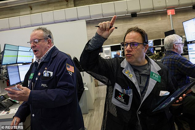 Traders on the stock floor on Friday while the Supreme Court ruled on tariffs
