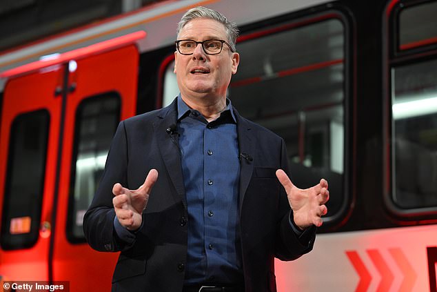 'He's making Britain look unreliable and weak': Senior military figures tell Starmer he must let US use bases for Iran attack