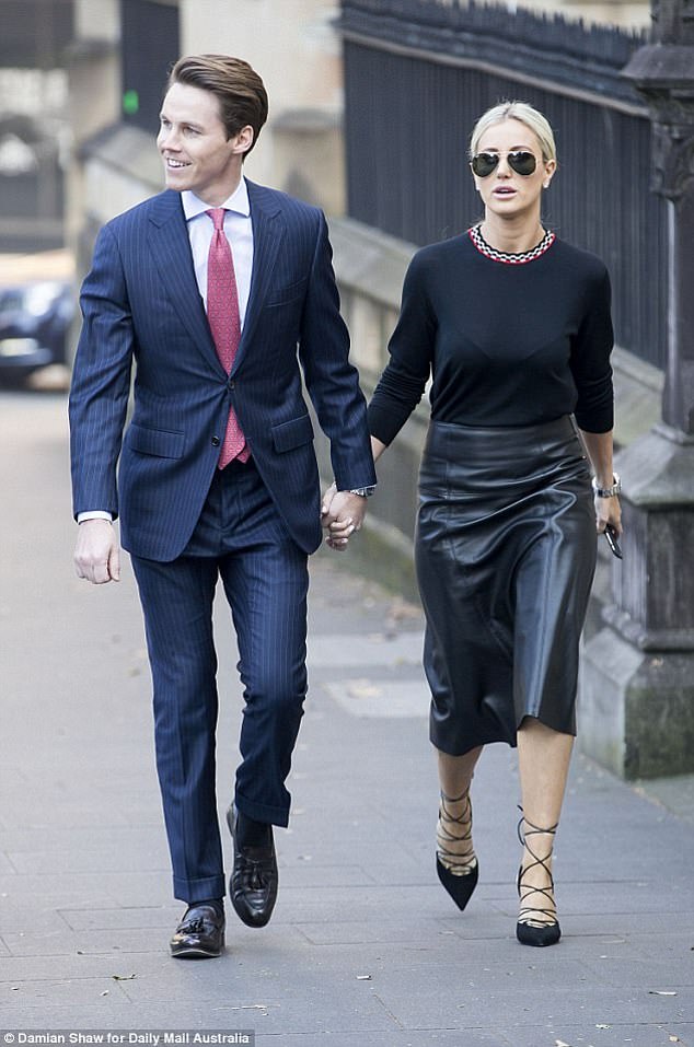 Roxy wore a $3,000 Celine leather skirt and $2,675 knit top, $1,100 YSL suede lace-up heels, and $280 Ray-Ban aviators for her husband's day in court back in 2016
