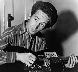 Woody_Guthrie_1943-pubdomain