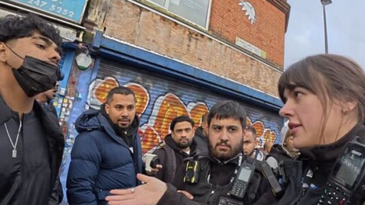 London Met Police Has Questions To Answer Over the Officer Who Stood Up for Free Speech Surrounded by Angry Muslims