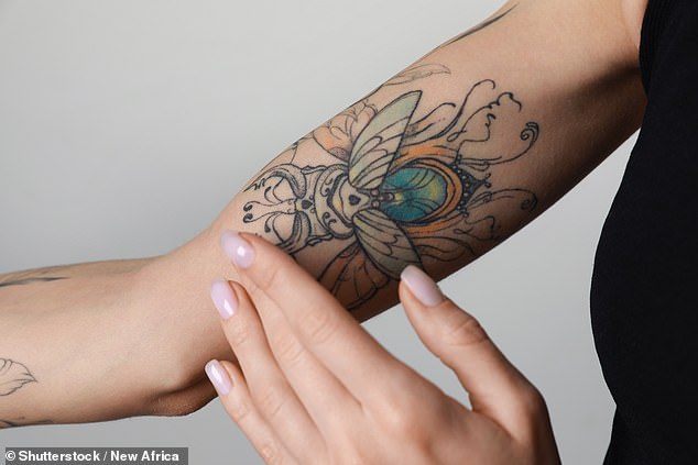 Tattoo-associated uveitis is believed to be caused by a delayed hypersensitivity to tattoo ink