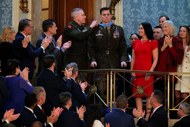 Trump awards Medal of Honor to officer injured while capturing Maduro