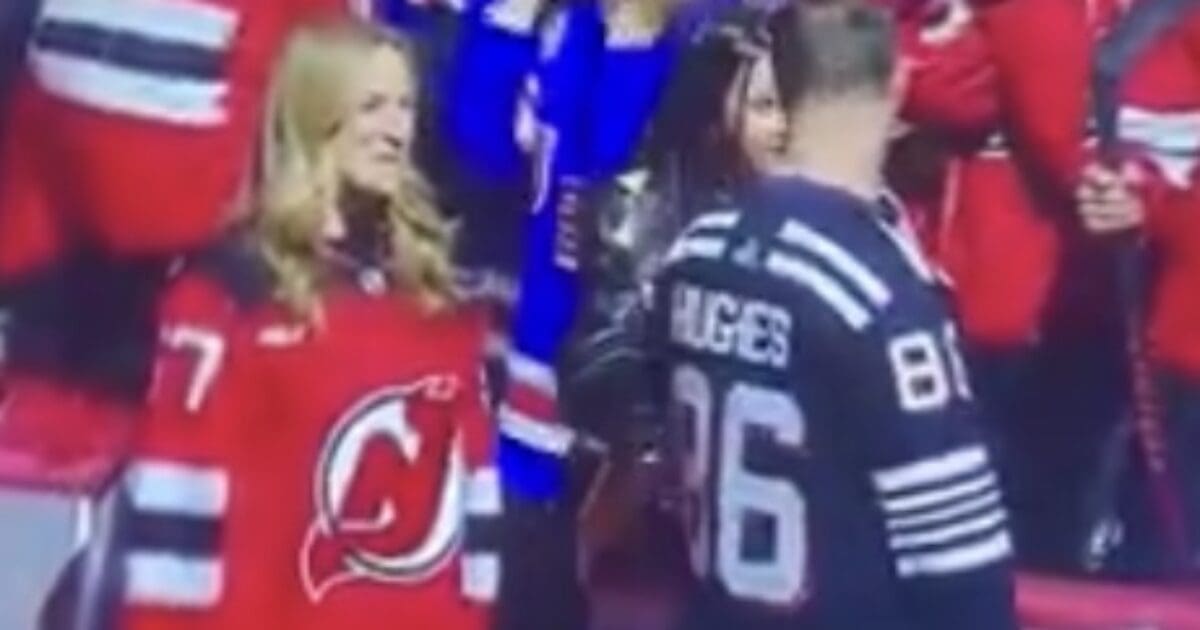 WATCH: Hockey Fans Mercilessly Boo Democrat Governor