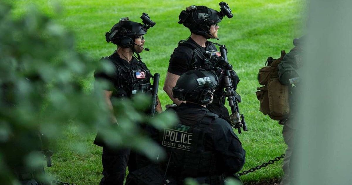 Secret Service Increases Security Around The White House Following U.S. Attack On Iran