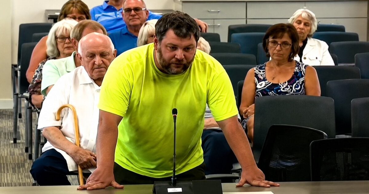 MUST SEE: Man Is FED UP With Politicians Paying Illegal Immigrants With OUR Taxpayer Dollars — Gives The Perfect Speech!