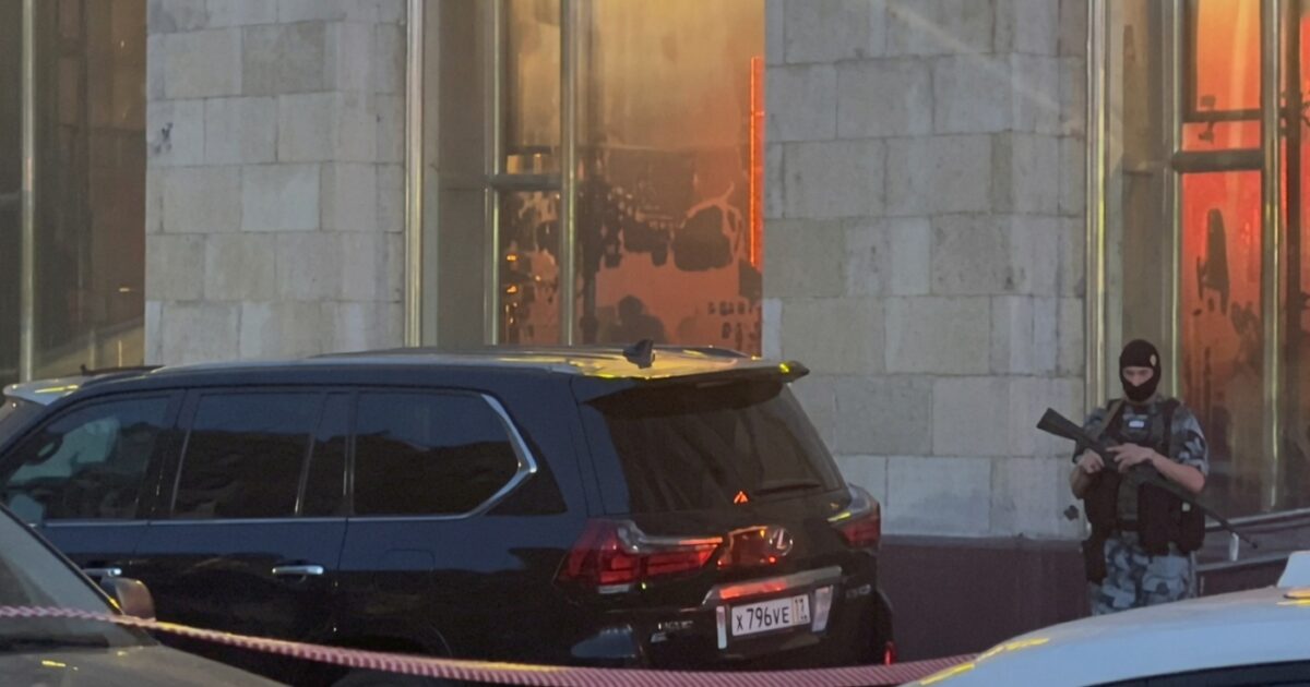 Woman With ‘Gift Bomb’ Tries To Enter Moscow Restaurant Where a Russian General Is Celebrating His Birthday, Is Stopped by Security – Device Detonates Killing 5 and Injuring 21