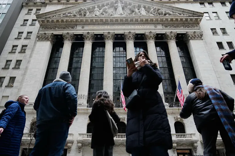 Wall Street drifts near its all-time high as oil prices keep swinging