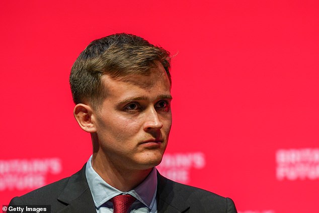 Aviation minister Keir Mather hailed the ¿world first¿ trial, saying 'we can cut the vapour trails left behind by planes¿