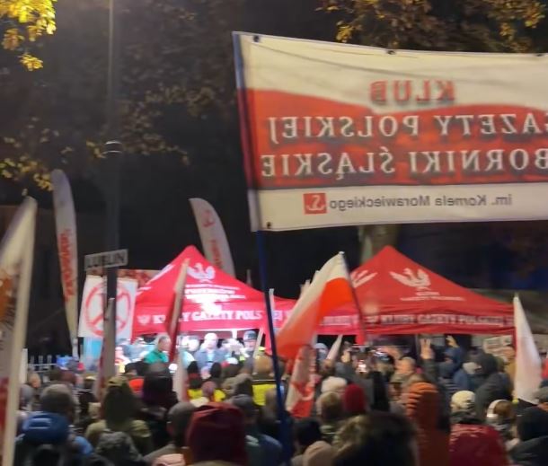 Attempted Leftist Coup in Poland Update: Hero Polish President Turns Plane Around, Flies Back to Warsaw, Fights His Way Through Police Line, and Enters Constitutional Tribunal – Updates