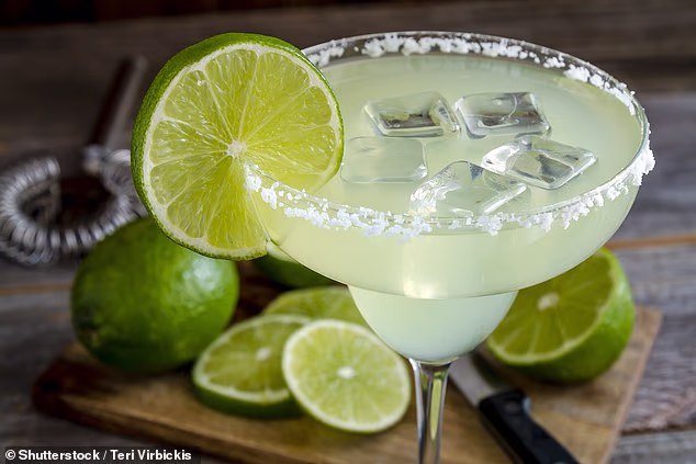 A cleaning chemical was mistaken for sugar. The three diners immediately experienced painful reactions after sipping their cocktails along with two employees who tasted the drinks