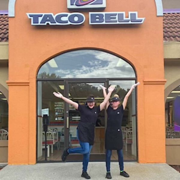 Teen Employee Awarded $40k Scholarship From Taco Bell So She Can Become a Doctor