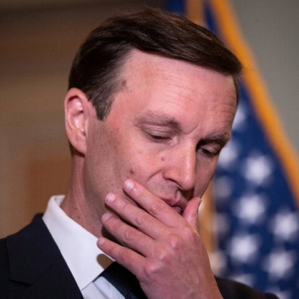 Sen. Chris Murphy Slammed for Condemning 'Pro-Hamas' Protesters Shortly After Criticizing Netanyahu